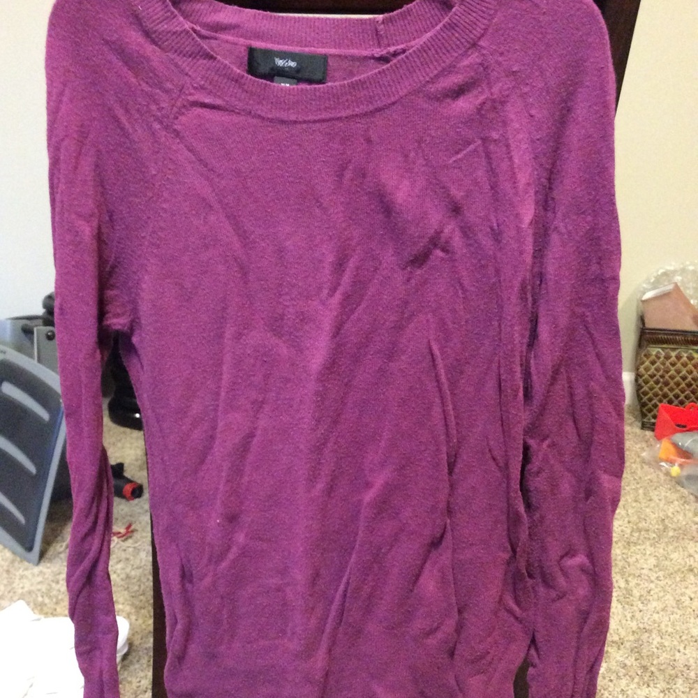 Woman’s purple Mossimo sweater